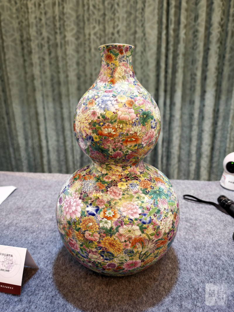 清嘉庆 洋彩万花锦纹葫芦瓶 - 图14